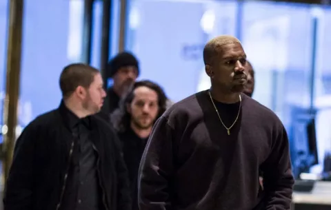 Kanye West deberá pagar $140,000 a exempleado por trabajos en su mansión no pagos