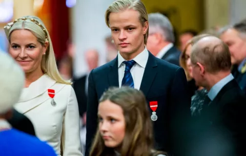 Fiscalía noruega pide 7 años de cárcel para hijo de la princesa Mette-Marit por violación