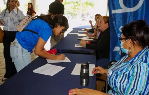 Modernizan pagos para jóvenes del programa Padrino Empresario del Mides