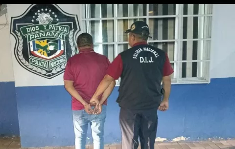 Capturan a dos exfuncionarios de Campana por cargo de peculado 
