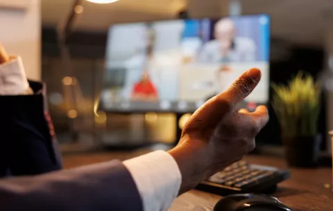 Nueva ley autoriza a peritos sustentar de manera virtual