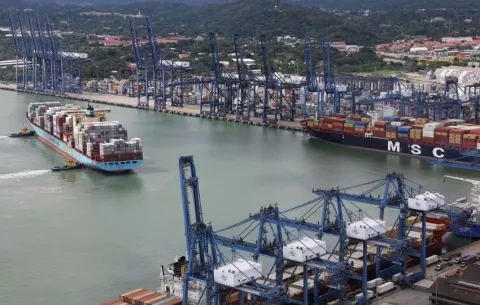  Panamá rechaza acusaciones de PPC y defiende control de puertos