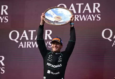 Russell desinfla la ‘rebeldía’ de Ferrari y  se gana el Gran Premio de Australia
