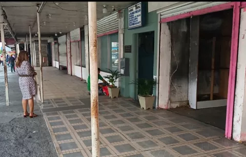 Reclaman una pronta respuesta tras incendio en edificio histórico de Santiago
