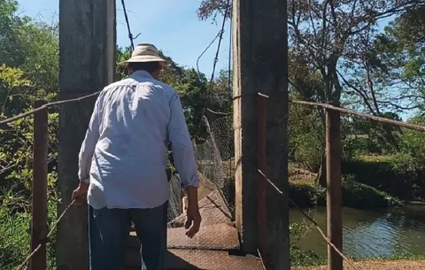 Daños en puente colgante del río Cuvíbora afectan a comunidades de Santiago y Montijo