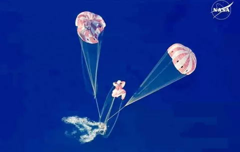 Cápsula tripulada de Artemis II ameriza en el Pacífico