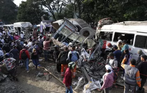Ascienden a 19 los civiles muertos por ataque con bomba en la Vía Panamericana en Colombia