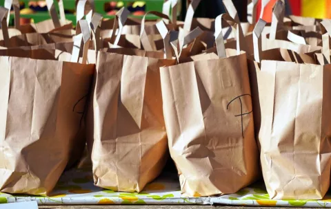 Comercios multados con casi $100 mil por incumplir con las bolsas reutilizables