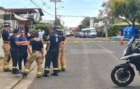 Tragedia en Chitré: Mujer de 70 años muere tras la colisión de un bus con un auto sedán