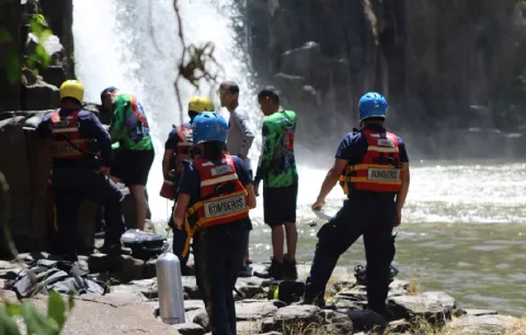 Buzos recuperan cadáver de menor de 13 años en el Chorro de La Chorrera donde desapareció