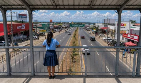 Estudiantes evitan tragedia en puente peatonal de Penonomé