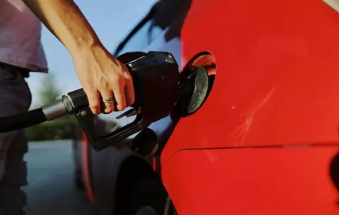  Gasolina de 95 octanos baja, mientras diésel registra leve alza