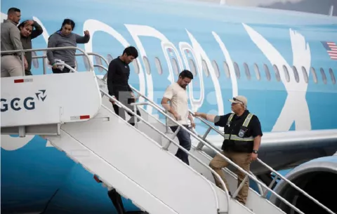 Estados Unidos envía a Costa Rica el tercer vuelo con 25 deportados de varias nacionalidades