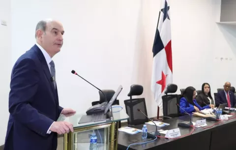 Chapman empieza reconociendo que no han cumplido y apaga las críticas