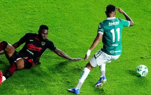Ismael anota doblete y León sigue metido en zona de liguilla en México