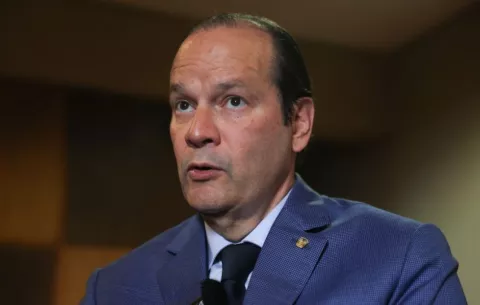 Canciller Martínez-Acha rechaza el uso del estrecho de Ormuz con 'objetivos geopolíticos'