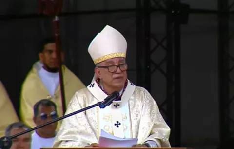 Arzobispo Ulloa hace enérgico llamado a atender la pobreza infantil