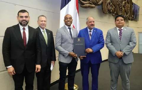 Aprueban ley que castiga con cárcel el fraude de paternidad en Panamá