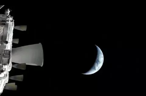 Astronautas ya están observando el lado oscuro de la Luna