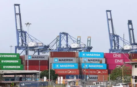 China presiona a Maersk y MSC para que abandonen operaciones en puertos panameños