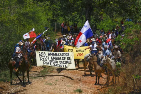 Campesinos protestan en rechazo de un nuevo embalse del Canal de Panamá