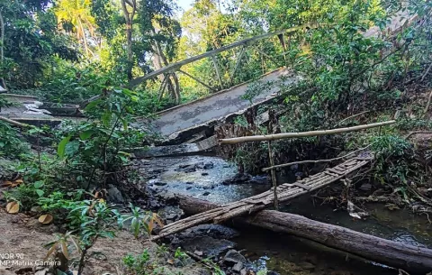 A la espera de puente sobre río Perequete