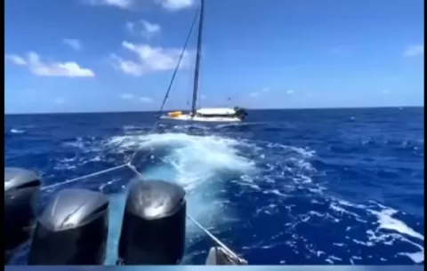 Senafront rescata embarcación a la deriva con 16 personas a bordo en aguas de Guna Yala