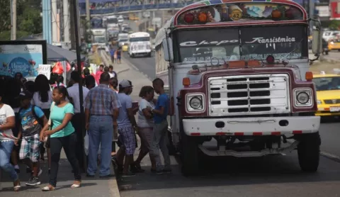 Establecen tope máximo para consumo de combustible  