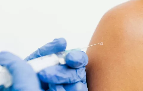 Vacunación: el reto de los sistemas de salud de América Latina antes del Mundial 
