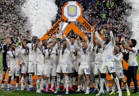 Aston Villa levanta el título en la Europa League