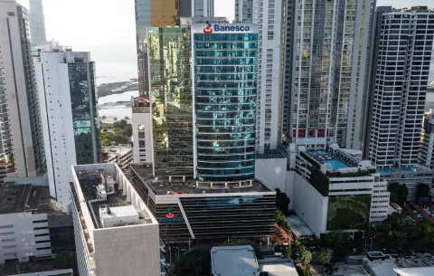 Fitch Ratings eleva la calificación nacional de Banesco Panamá a A+ (pan)