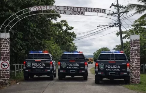 Montalvo: Primero las armas, después hablamos de televisores y visitas familiares