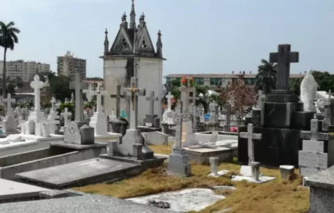 Cementerios de la región metropolitana de Panamá: focos de vandalismo, profanación y "necrocultura"