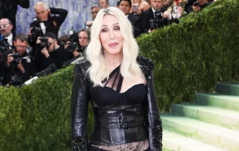 Cher sigue desafiando al tiempo