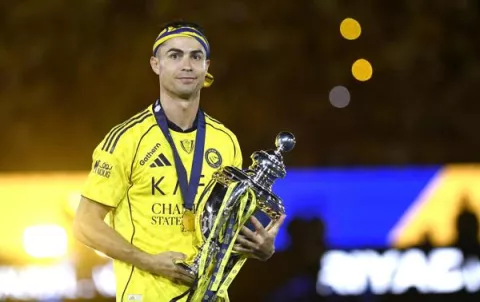 Cristiano firma un doblete y levanta su primera liga en Arabia, la décima del Al Nassr