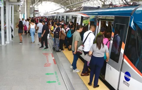 Metro de Panamá implementará plan para agilizar flujo por aumento de pasajeros