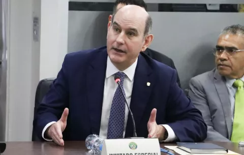 Chapman defiende cambios al Código Fiscal sobre renta pasiva y sustancia económica