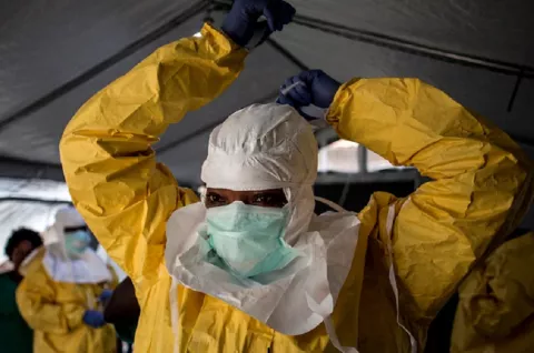 OMS declara emergencia de salud internacional por brote de ébola en RDC y Uganda