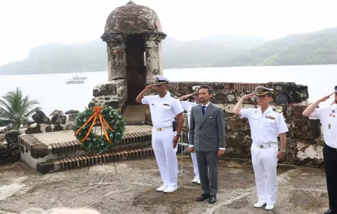 La fragata española Álvaro de Bazán homenajea el legado marítimo en Portobelo