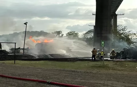 Uso indebido del celular habría provocado tragedia bajo el puente de las Américas 