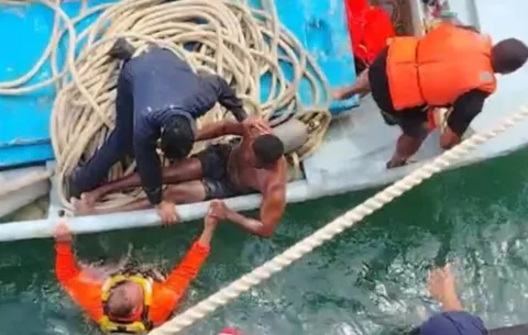 Rescatan con vida a marinero; estaba dentro del cuarto de máquinas, en una burbuja de aire