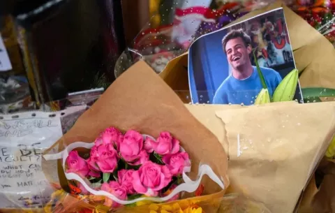 Con cinco sentencias, la Fiscalía de EE.UU. imparte justicia por la muerte de Matthew Perry