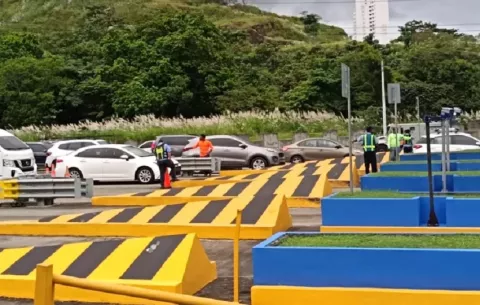 Operativo contra morosos en los corredores deja autos en grúa y miles de dólares en multas
