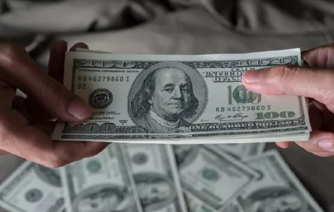 Salarios insuficientes limitan ahorros y aumentan deudas 