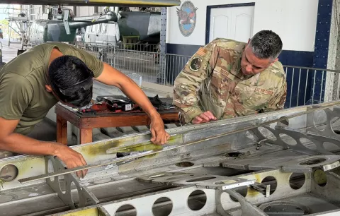 Especialistas de la fuerza aérea de Estados Unidos brindan asesoramiento al Senan
