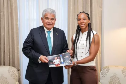 Pesidente Mulino recibe a Joselyne 'La Pantera' Edwards