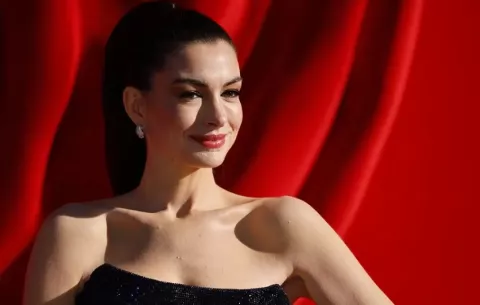 Anne Hathaway espera su tercer hijo junto a Adam Shulman