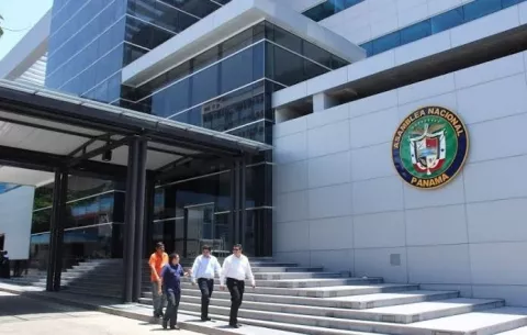 Presentarán anteproyecto para frenar el cobro de "gastos de cierre" y abusos de la banca