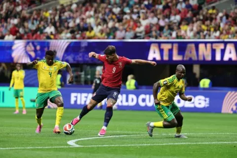 Chequia y Sudáfrica vive el juego minuto a minuto 