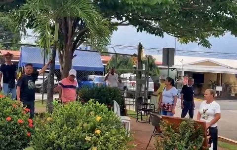 Polémica en Chitré: Prohíben a vendedores de lotería trabajar dentro de los predios del hospital